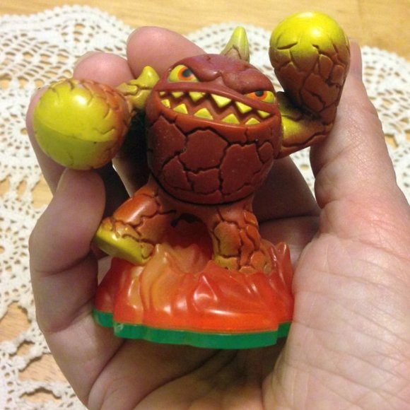 Skylanders Spyros Adventure Eruptor plus Collector's Card - Picture 2 of 9